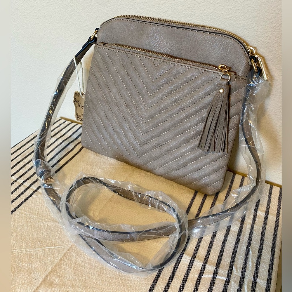 NWT Alyssa vegan crossbody purse with tassel
